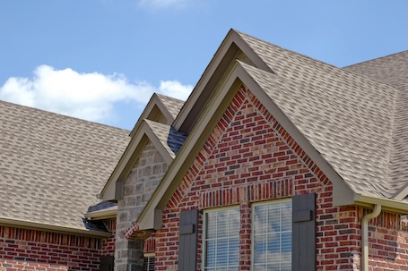 Soft Washing a Roof in Virginia: What It Removes (and What It Shouldn’t)
